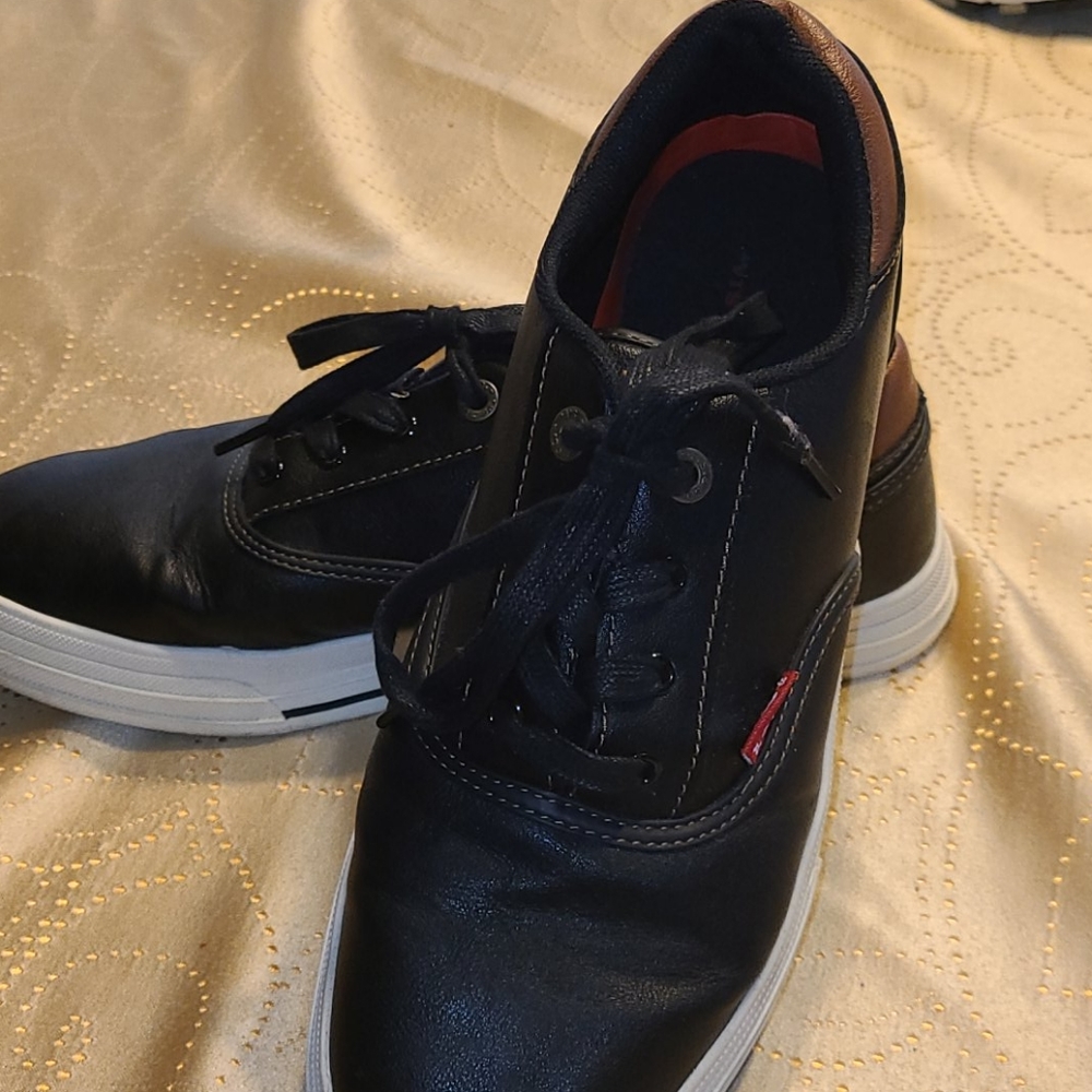 Levi's 9.5 men's shoes